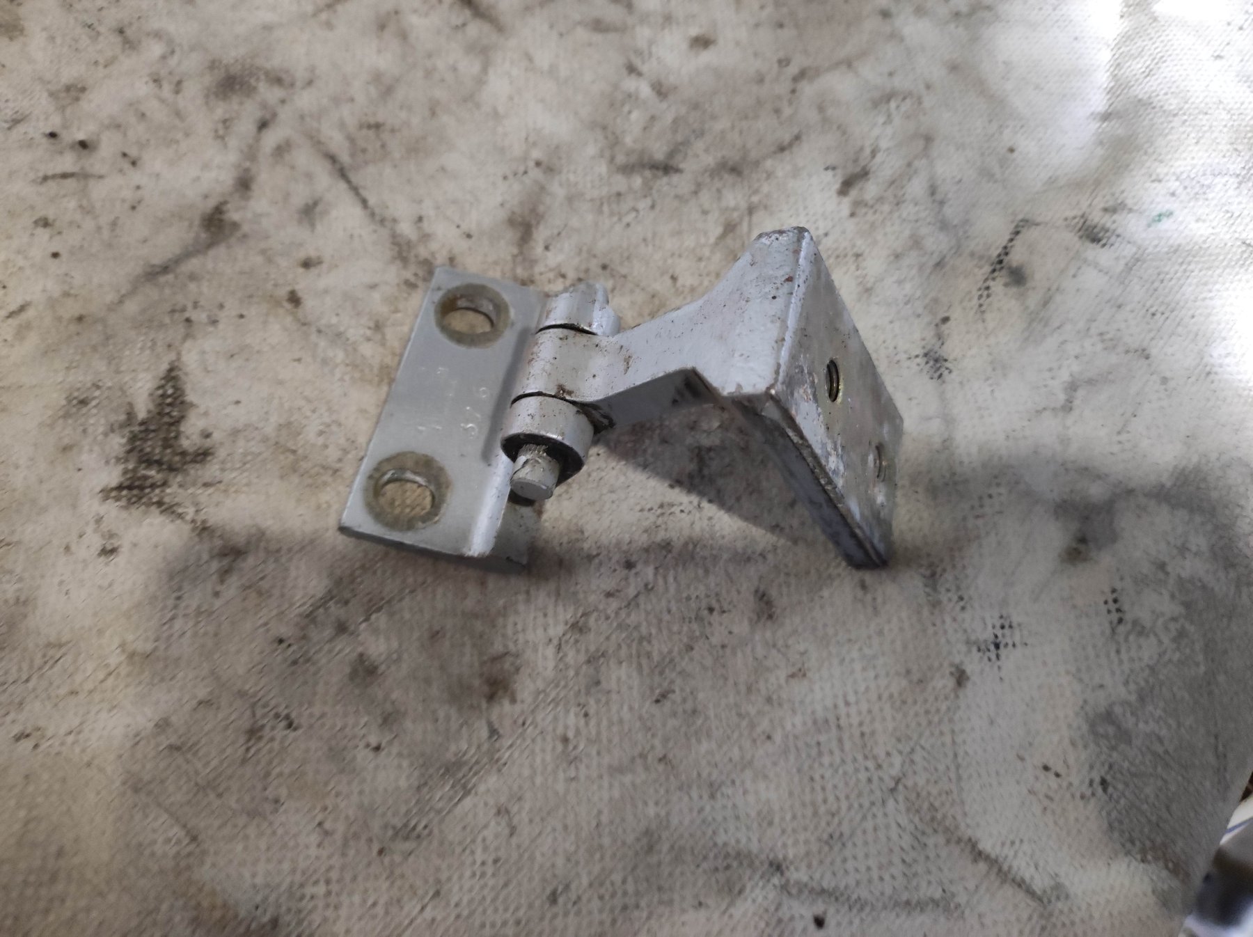 Петля Audi A6 C5 (1997-2004) 4A0833401