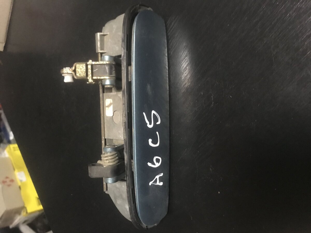 ручка задня зовнішня ліва Audi A6 C5 (1997-2004) 4B1837885