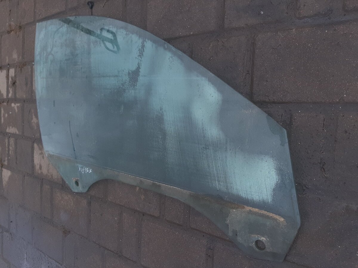 скло пасажирських дверей; скло передніх дверей, правих; скло передньої правої двері; скло передніх дверей, правою Audi A6 C5 (1997-2004) 4B0845202