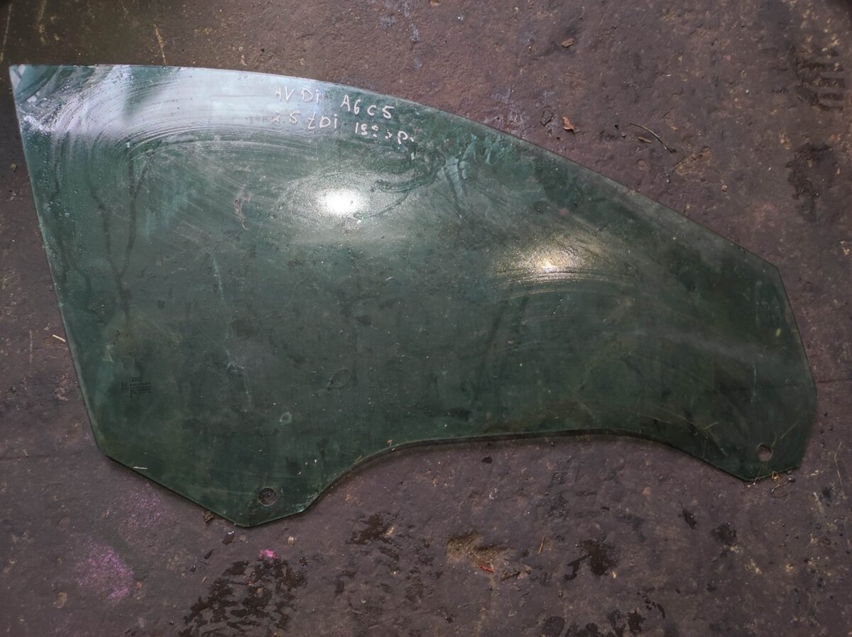 скло пасажирських дверей; скло передніх дверей, правих; скло передньої правої двері; скло передніх дверей, правою Audi A6 C5 (1997-2004) 4B0845202