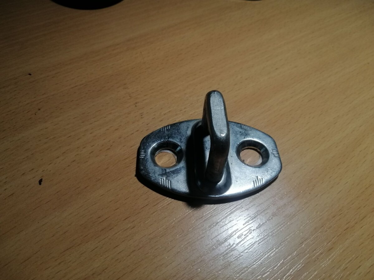 Скоба замку дверей ліва / права сторони перед Audi A6 C5 (1997-2004) 3B0837033P