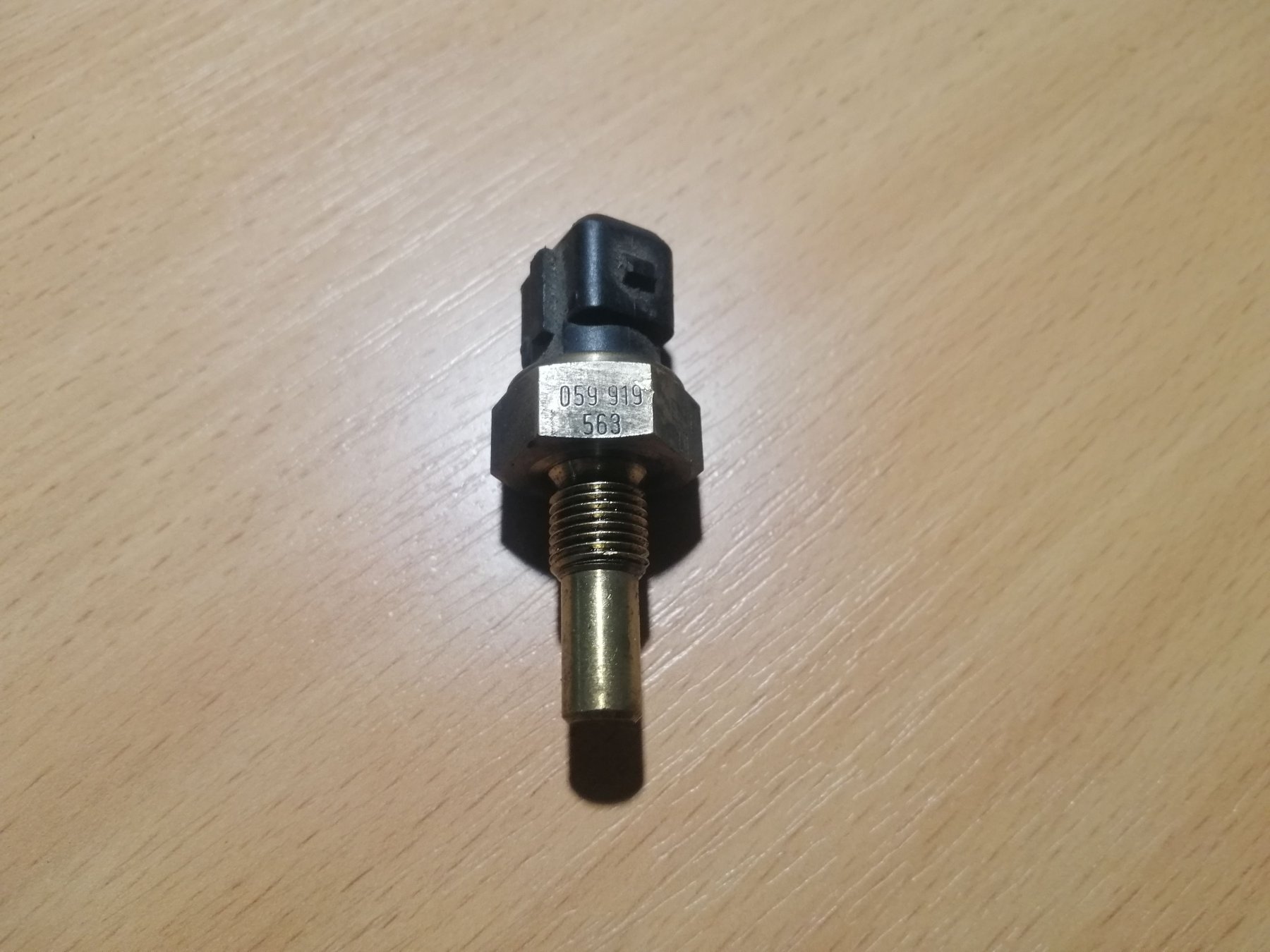 термодатчик масла двигуна; датчик температури масла двигуна Audi A6 C5 (1997-2004) 059919563