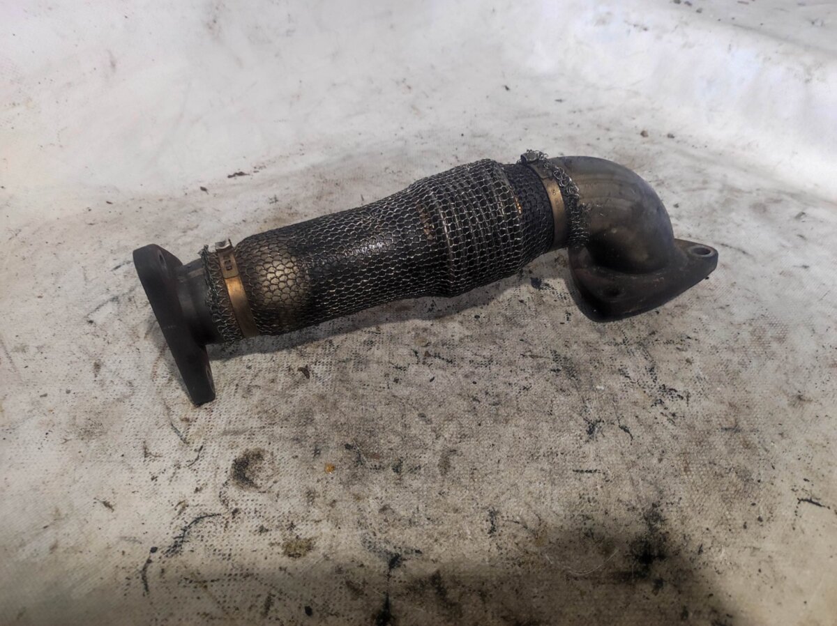 Труба прийомна права audi 2.5 d Audi A6 C5 (1997-2004) 059131790B