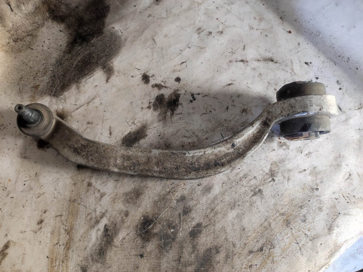 Важіль передній правий Audi A6 C5 (1997-2004) 8E0407694Q