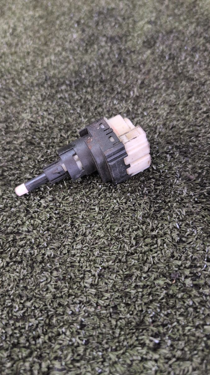 Вимикач стоп-сигналів Audi A6 C5 (1997-2004) 1K2945511