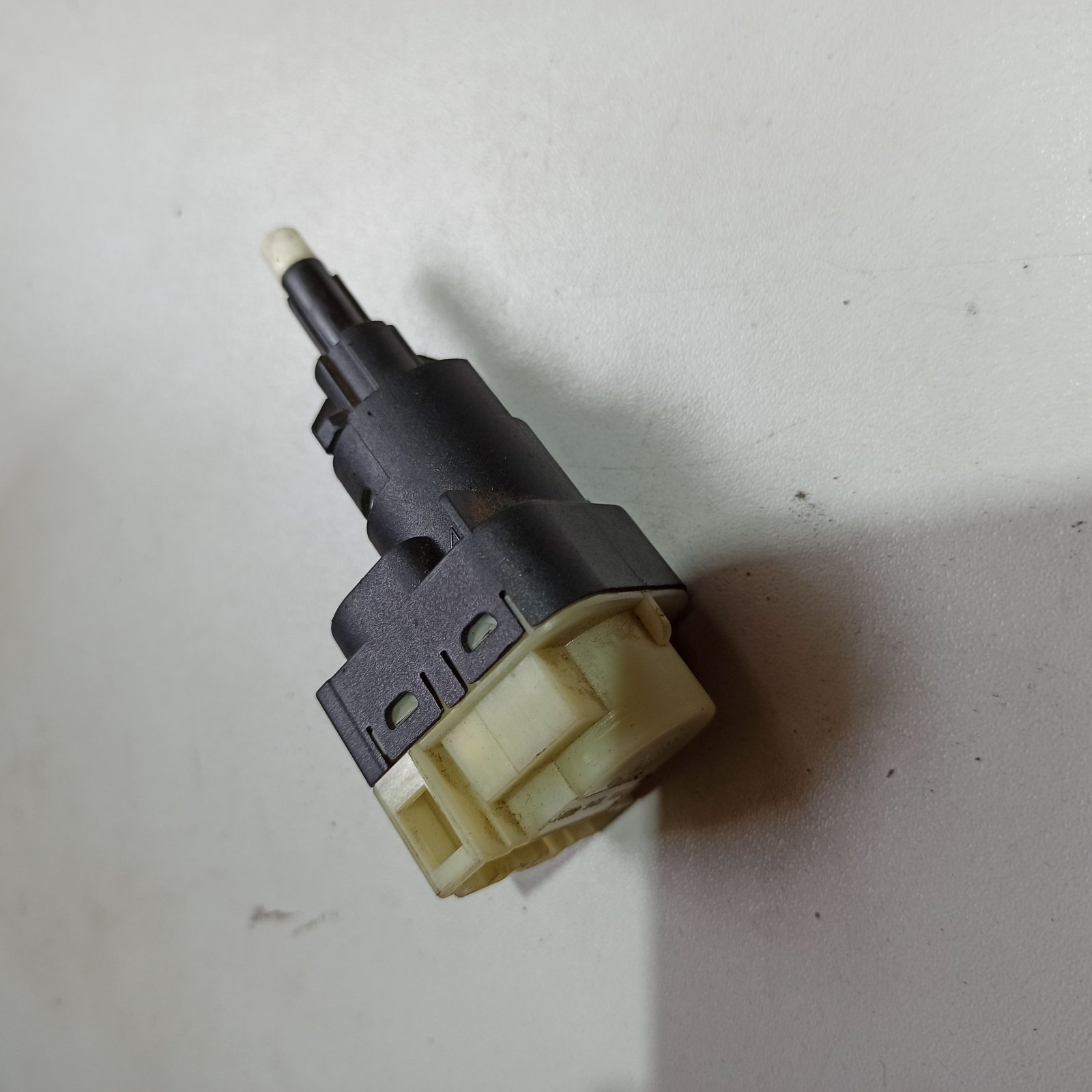 Вимикач стоп-сигналів Audi A6 C5 (1997-2004) 1K2945511