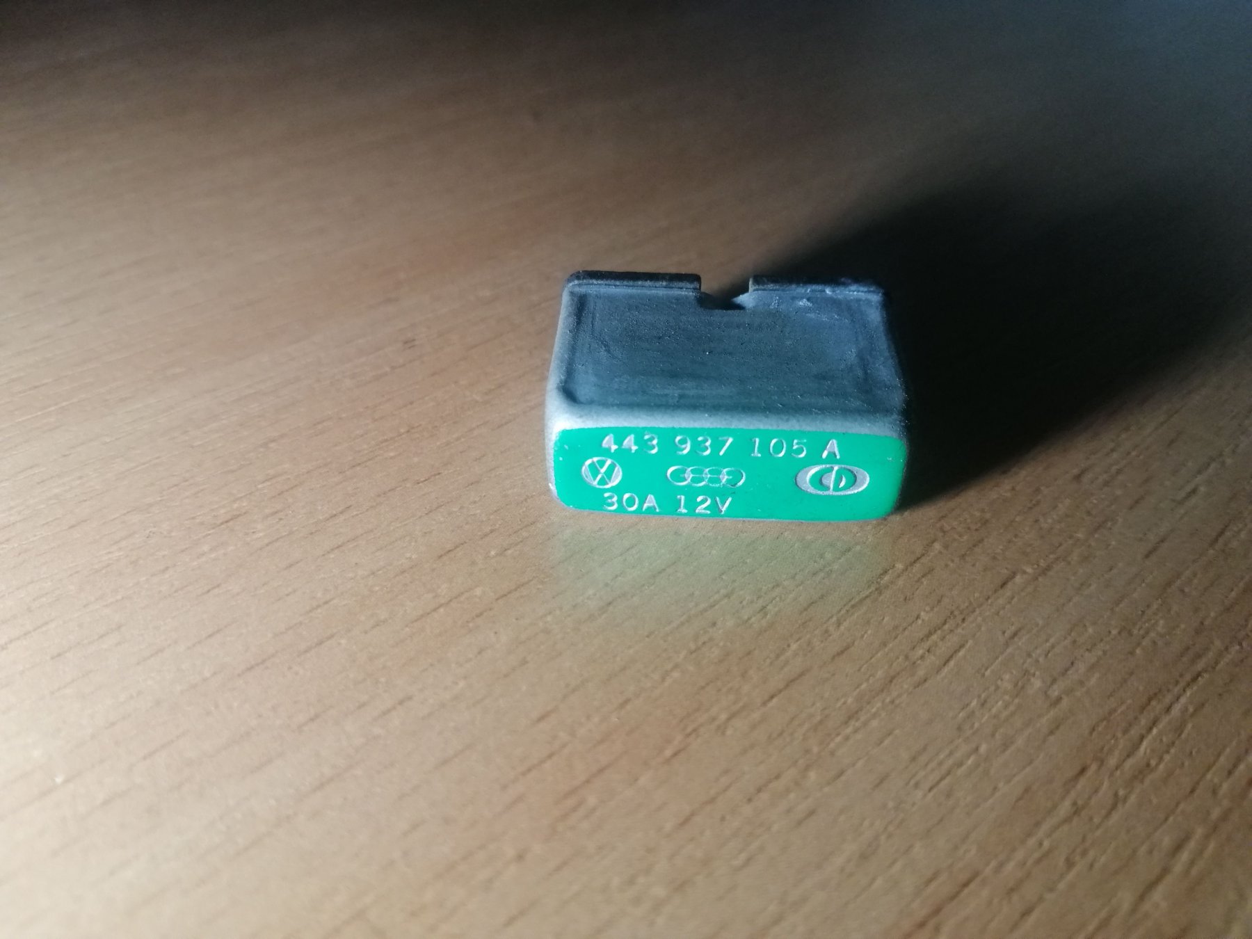 запобіжники (електричних ланцюгів; Запобіжник) Audi A6 C5 (1997-2004) 443937105A