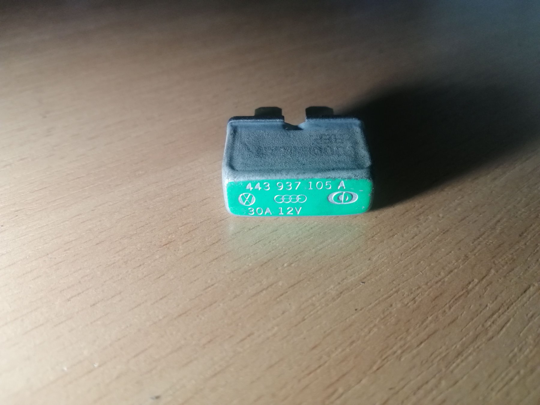 запобіжники (електричних ланцюгів; Запобіжник) Audi A6 C5 (1997-2004) 443937105A