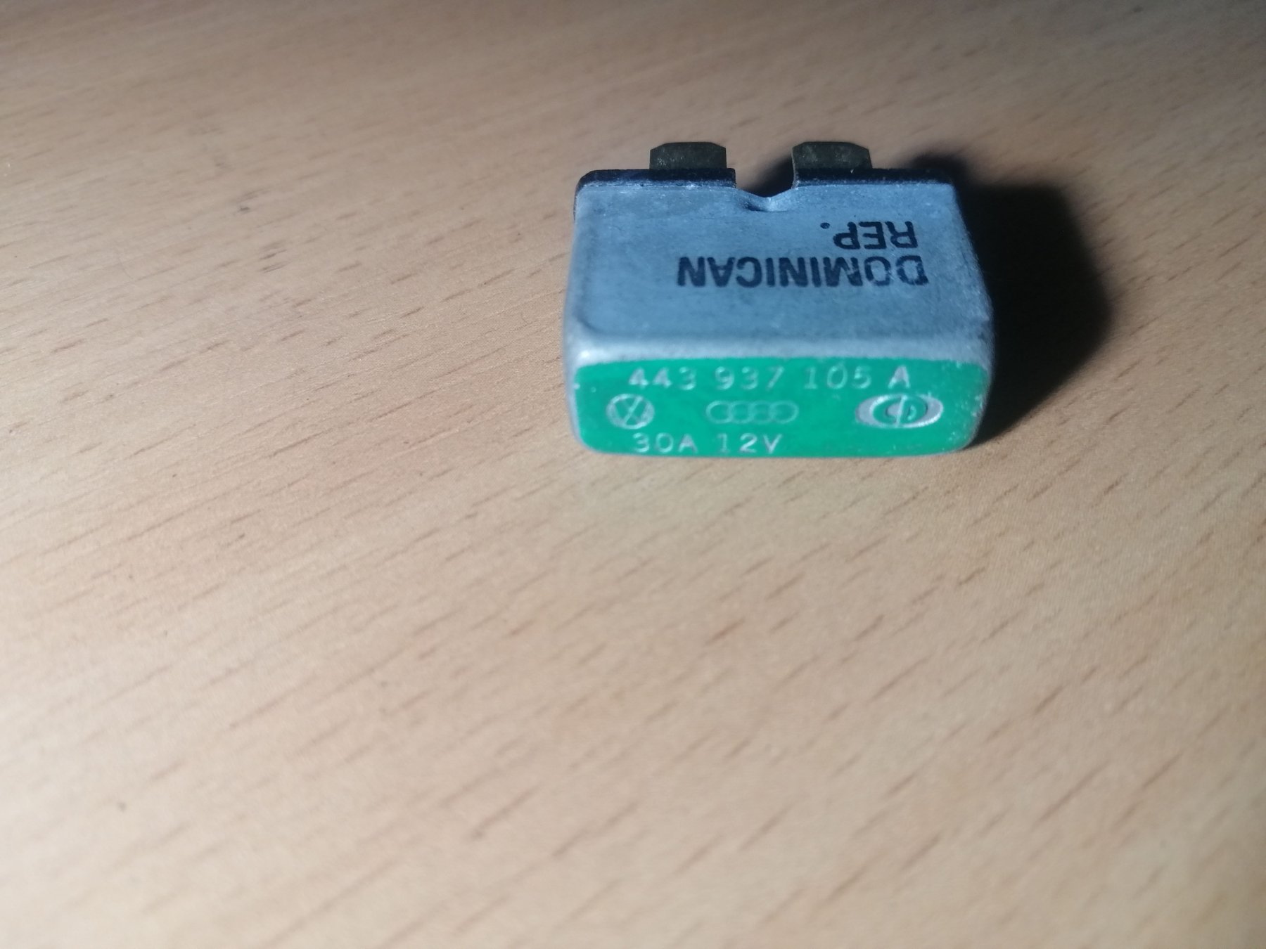 запобіжники (електричних ланцюгів; Запобіжник) Audi A6 C5 (1997-2004) 443937105A