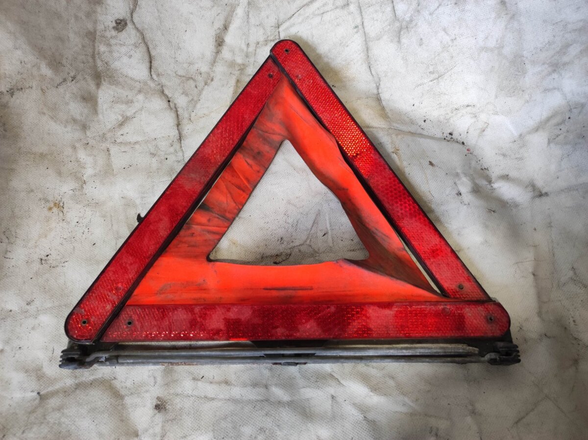 Знак аварийной остановки Audi A6 C5 (1997-2004) 4B9860251A