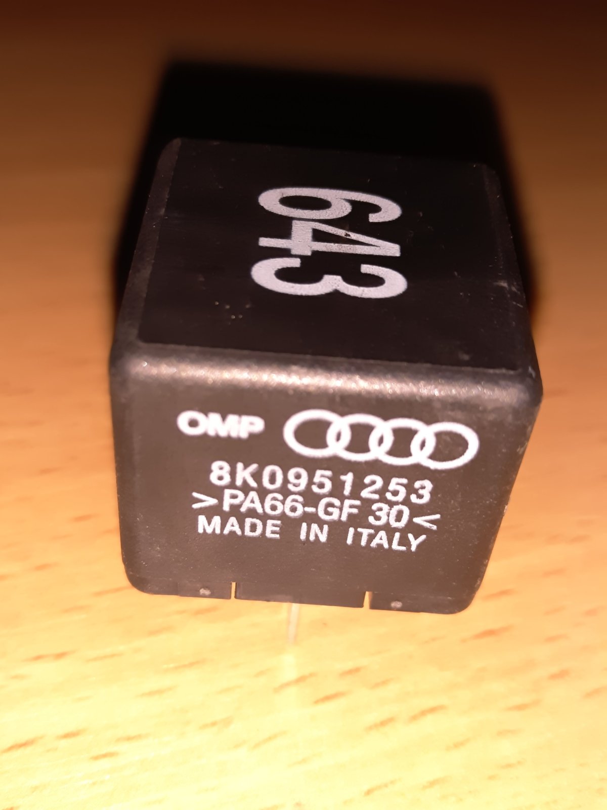 100 % оригінал bmw Audi A6 C6 (2004-2011) 8K0951253