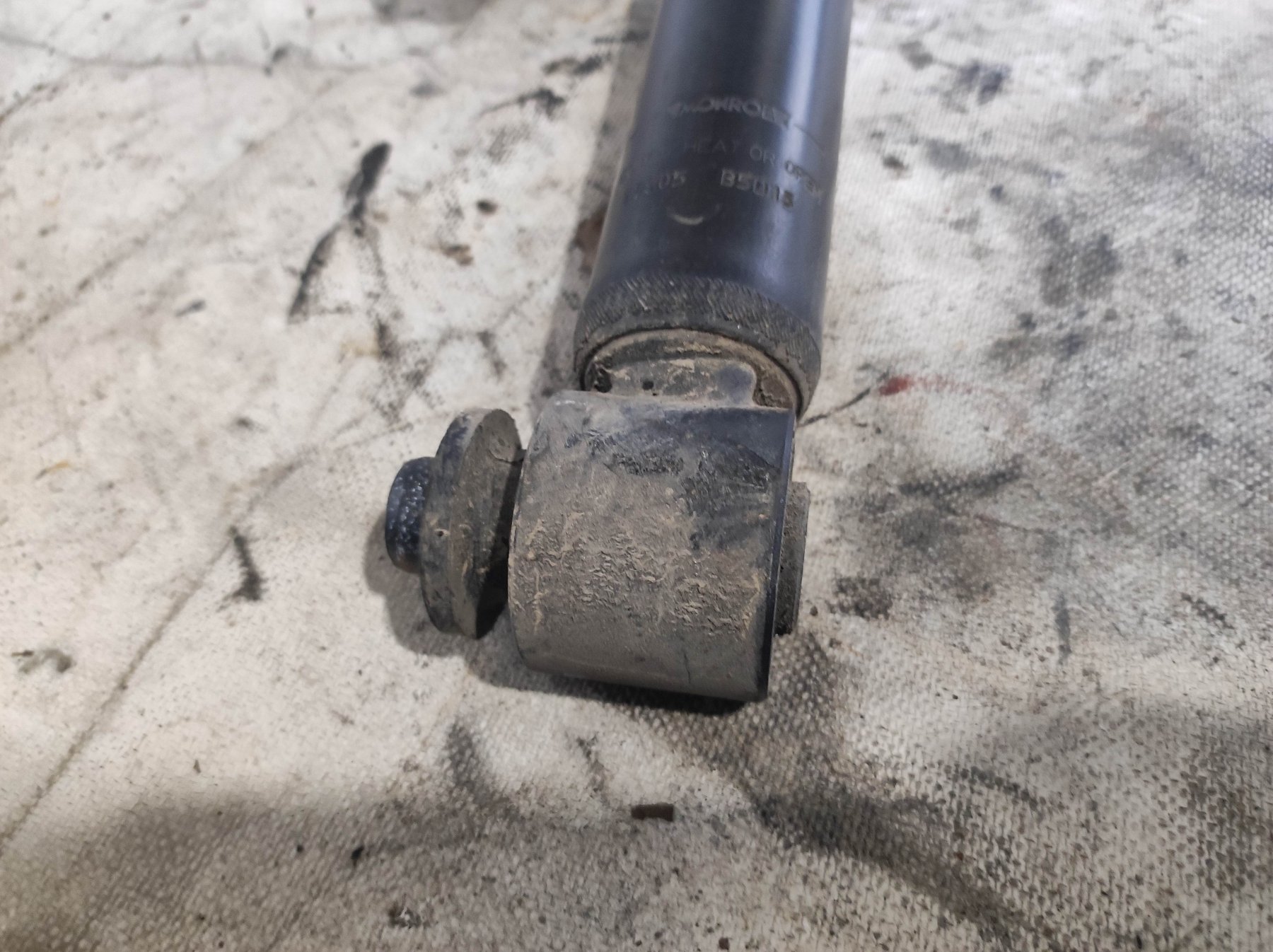 амортизатор задньої підвіски; амортизатори задні; амортизаційна стійка задня; задній амортизатор; підвіска амортизатора / аморт. стійки; стійка амортизатора задня; циліндр підвіски; амортизатор задній Audi A6 C6 (2004-2011) 4F0513032H