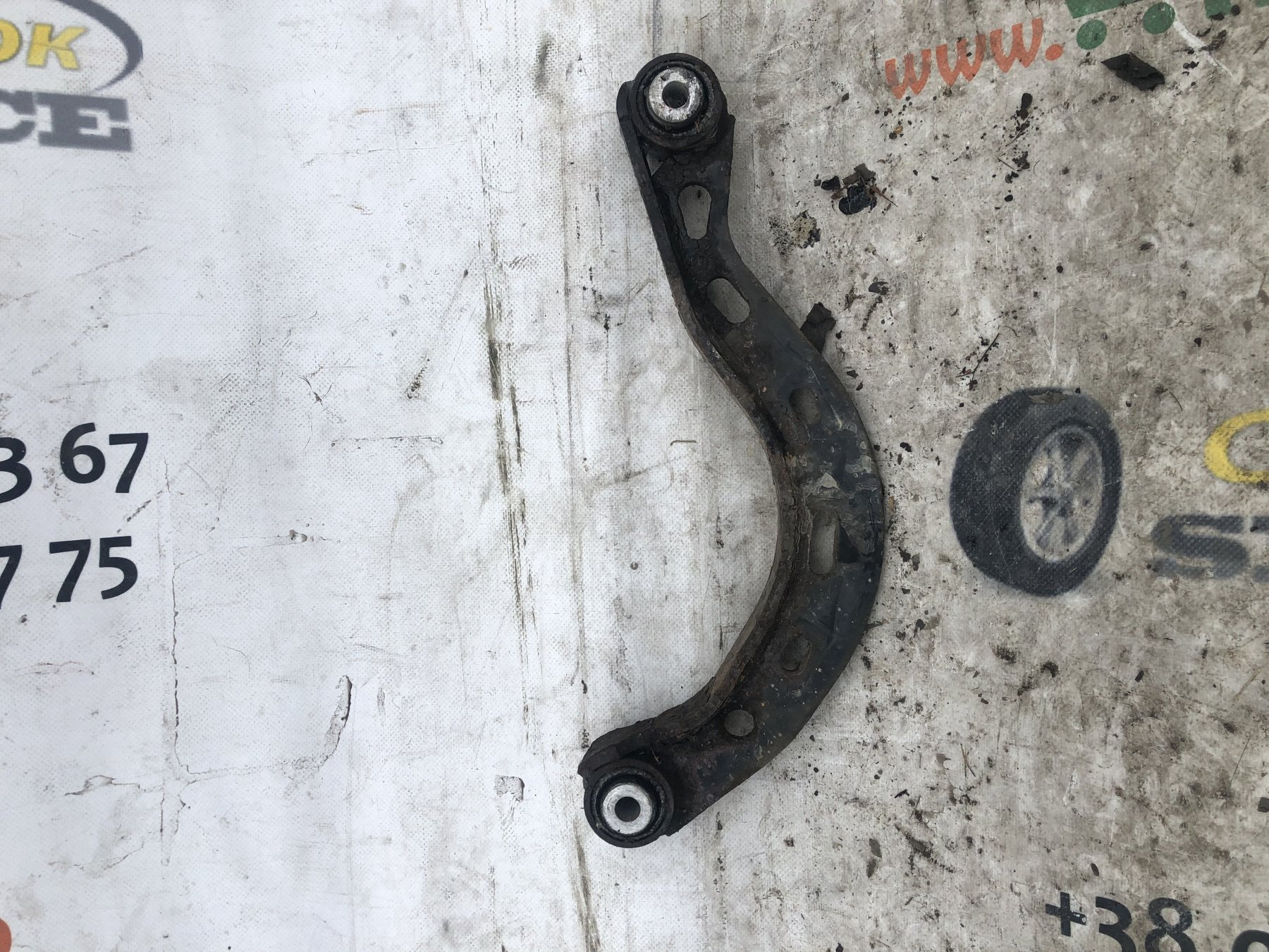 балансир задній верхній, лівий/правий; важіль задньої підвіски верхній, лівий/правий Audi A6 C6 (2004-2011) 4F0505323K