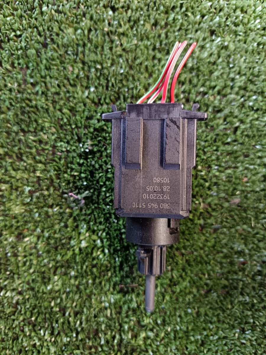 Датчик педалі гальм Audi A6 C6 (2004-2011) 3B0945511C