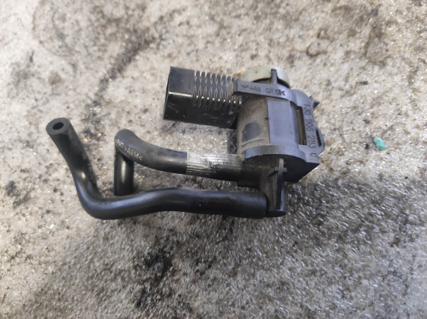 Клапан электромагнитный (вакуумный) Audi A6 C6 (2004-2011) 1J0906283C