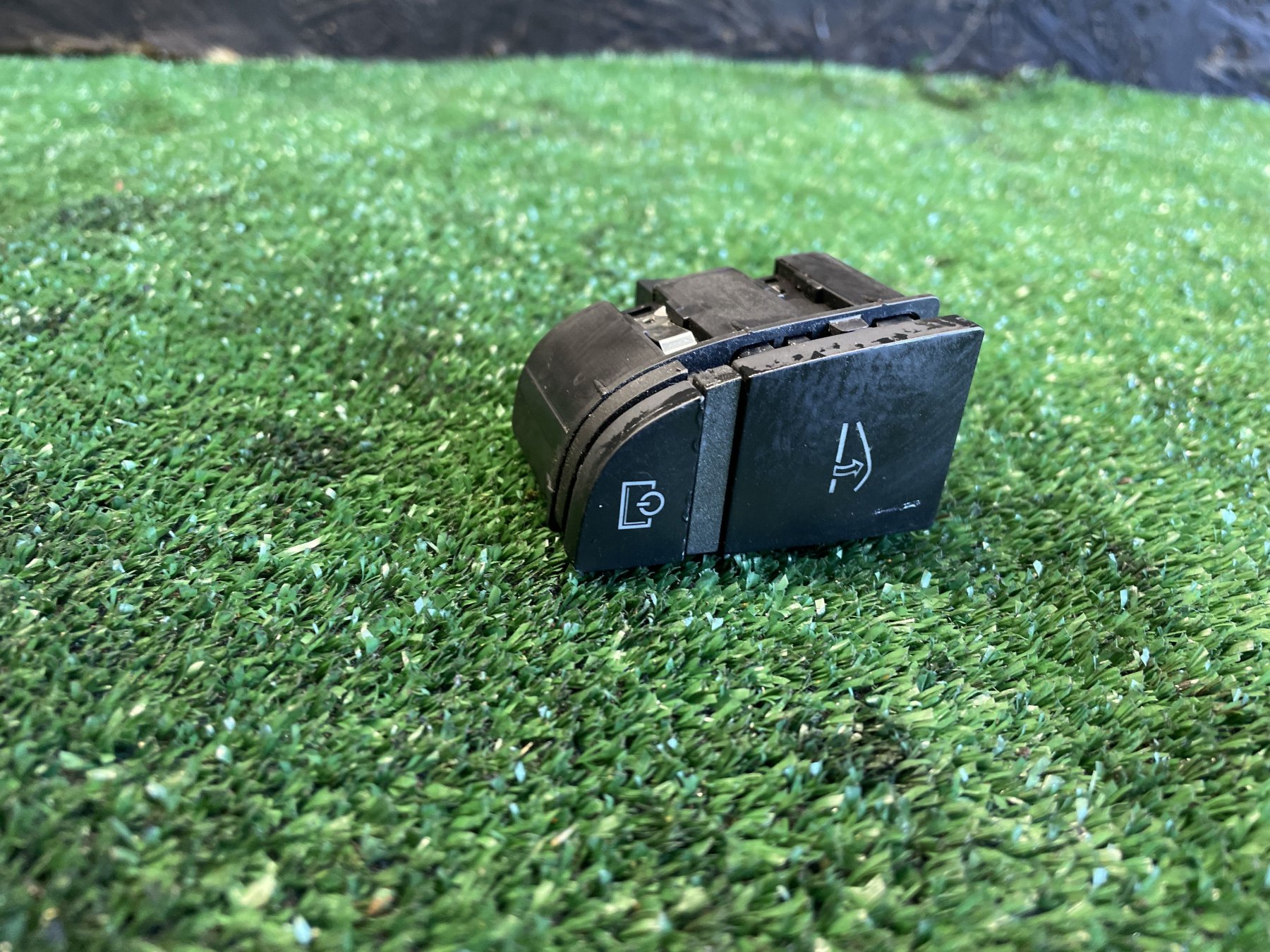 Кнопка відкриття бардачка Audi A6 C6 (2004-2011) 4F1927227A