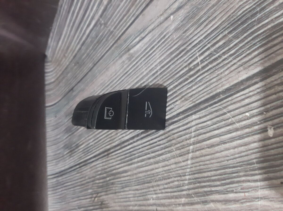 Кнопка відкривання бардачка Audi A6 C6 (2004-2011) 4F1927227A