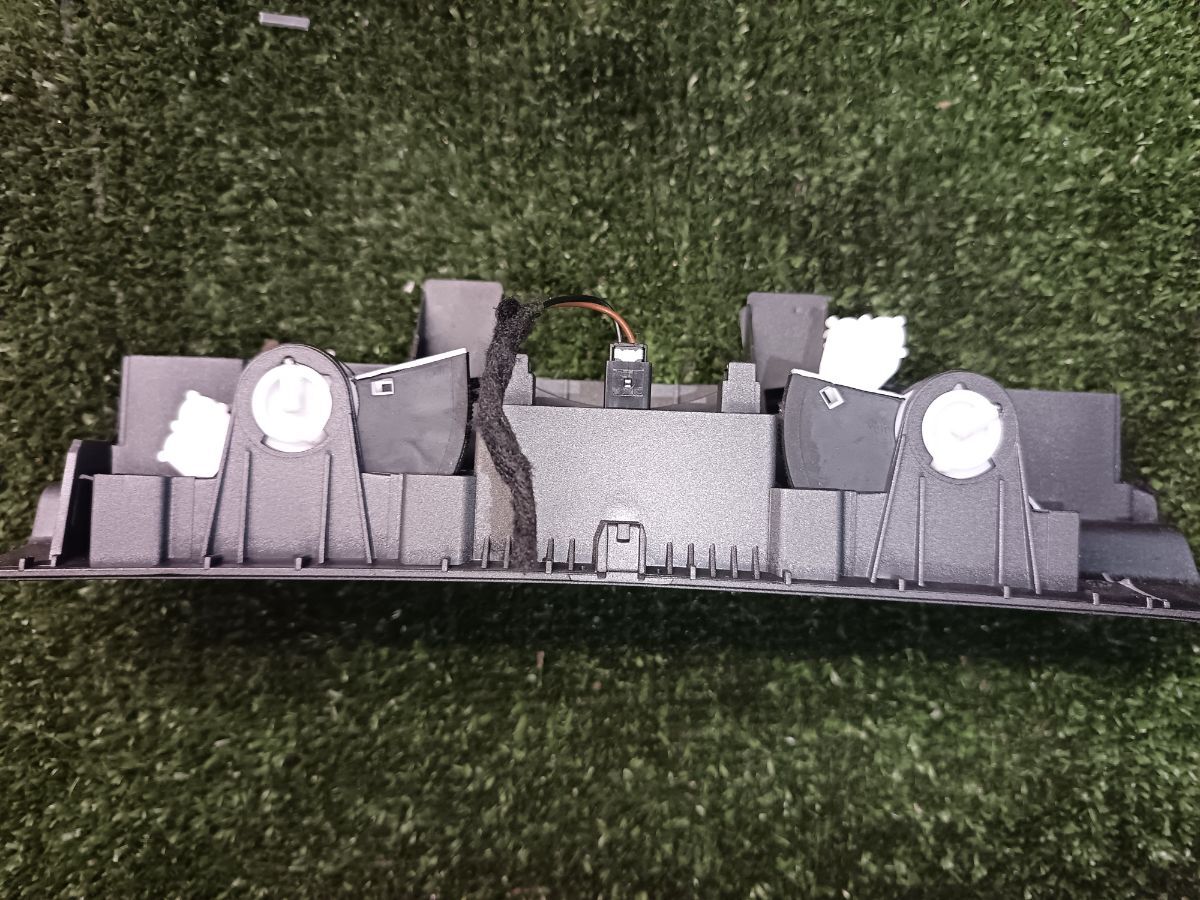 Корус кнопок і регулювання на передній панелі Audi A6 C6 (2004-2011) 4F0941518