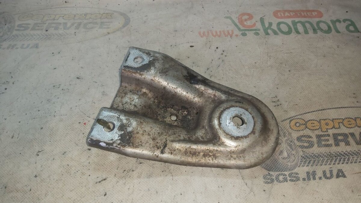 Кронштейн підрамника audi a6 c6 Audi A6 C6 (2004-2011) 4F0399541C