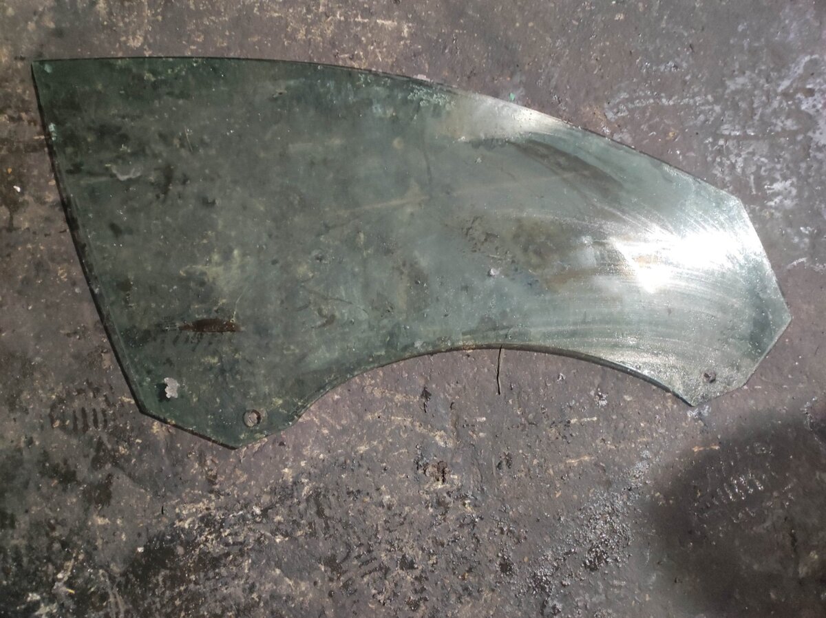 скло пасажирських дверей; скло передніх дверей, правих; скло передньої правої двері; скло передніх дверей, правою Audi A6 C6 (2004-2011) 4F0845202