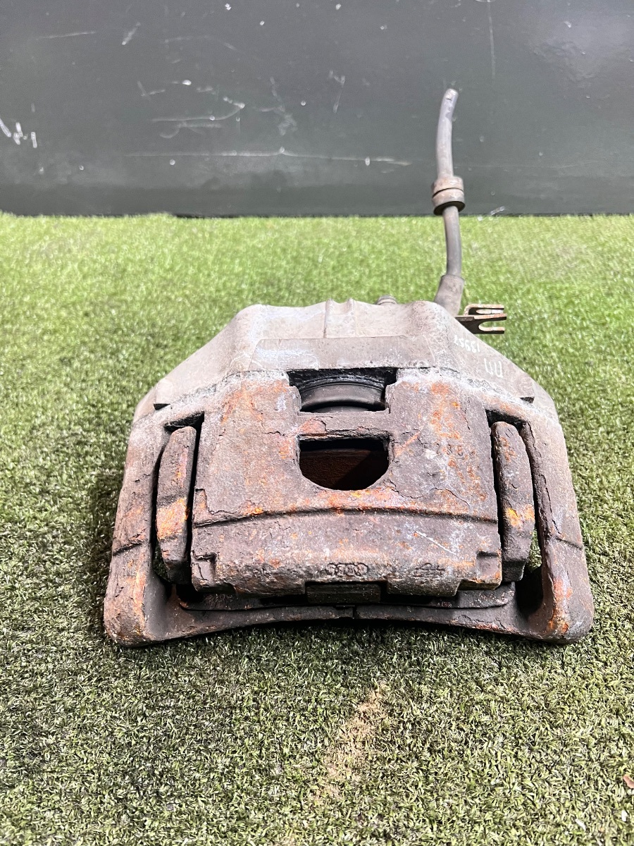 Супорт гальмівний ПП Audi A6 C6 (2004-2011) 4F0615124