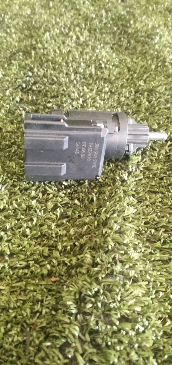 Вимикач стоп-сигналу Audi A6 C6 (2004-2011) 3B0945511C