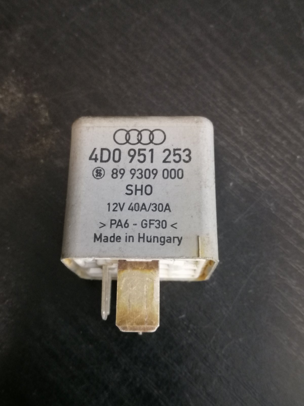 реле паливного насоса; реле електробензонасосу Audi A8 D2 (1994-2002) 4D0951253