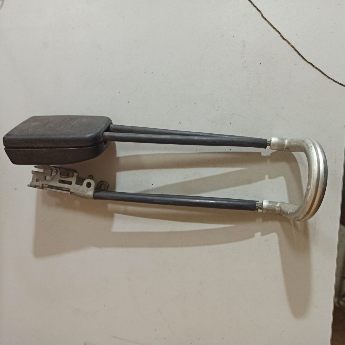 Двойной замок ремней безопасности задній Audi Golf III (1991-1999) 1H0857739A