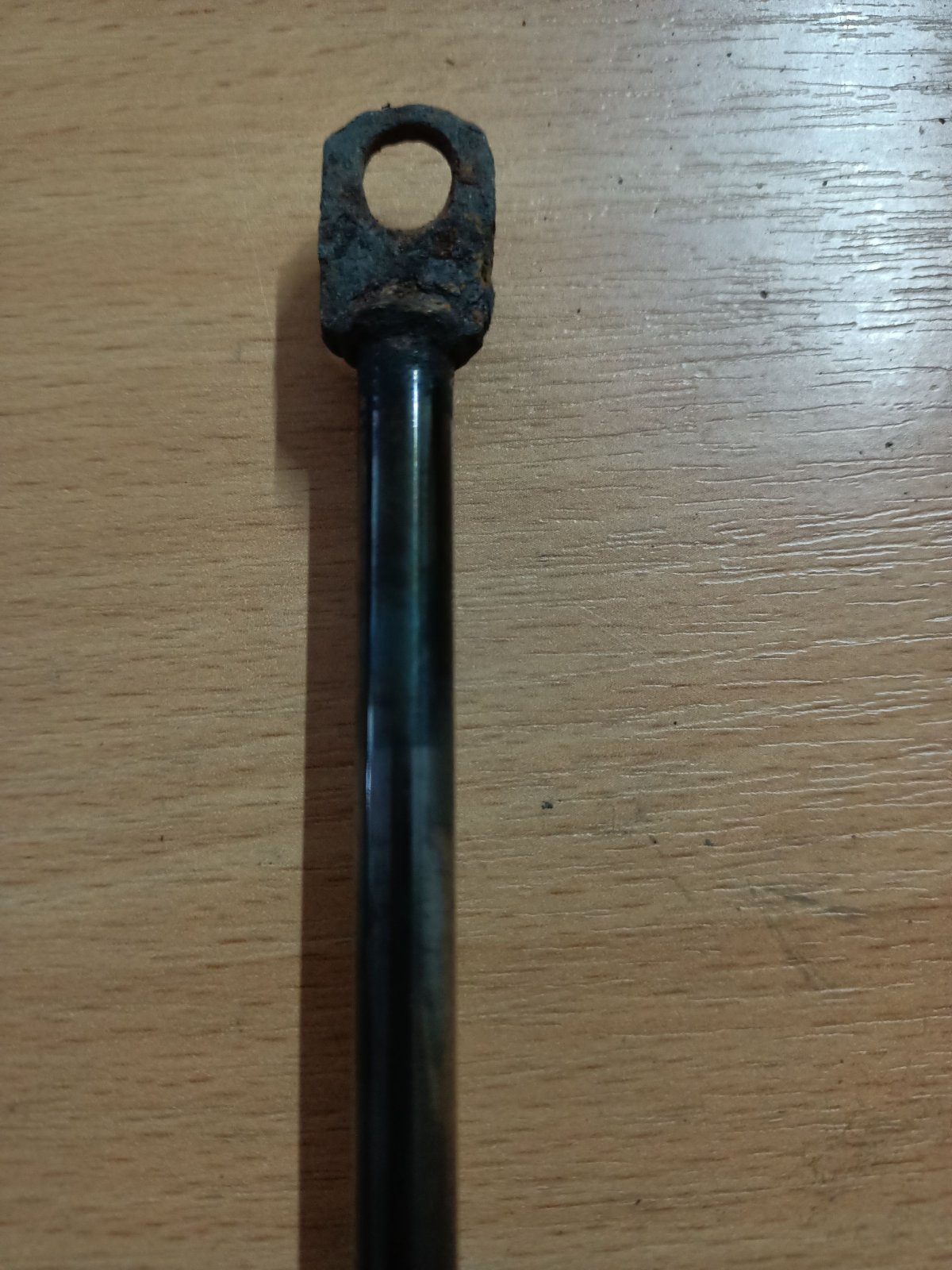 амортизатор багажника лівий; амортизатор багажника правий; амортизатор двері 3/5-ї задньої; амортизатор двері багажника; амортизатор двері задньої; амортизатор двері п'ятої; амортизатор для багажника газовий; амортизатор задньої ляди; амортизатор кришки б