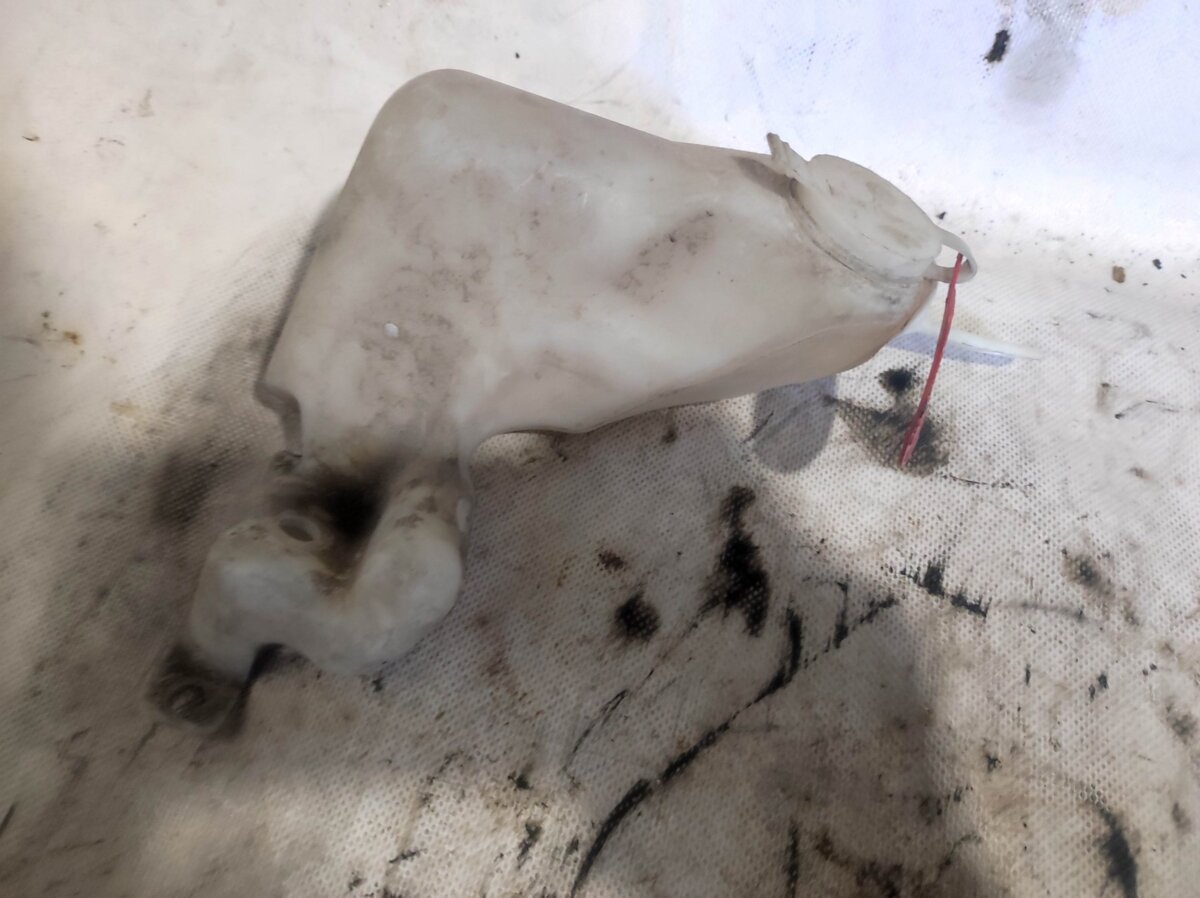 Бачок омивача лобового скла BMW 5 Series E39 (1995-2003) 61668361443