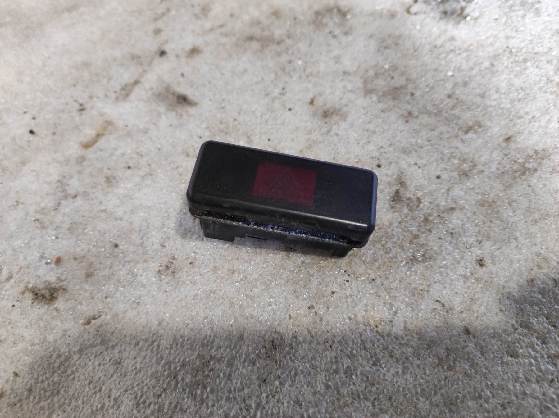 Кнопка аварийного сигнала BMW 5 Series E39 (1995-2003) 8350947