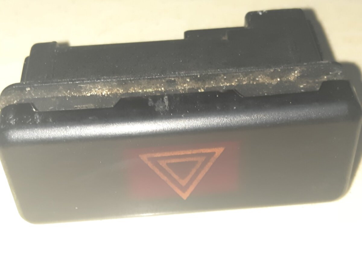 Кнопка аварийного сигнала BMW 5 Series E39 (1995-2003) 8350947