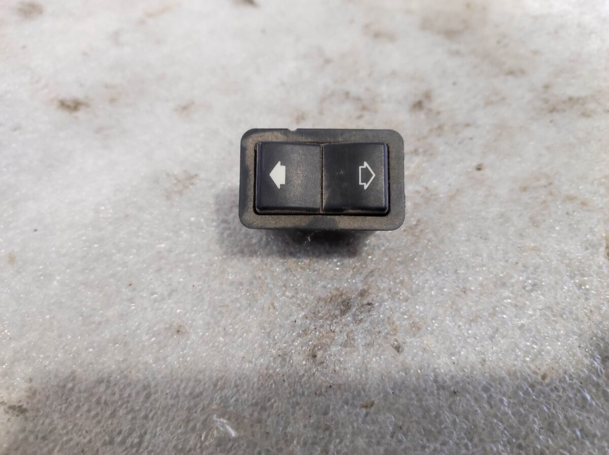 Кнопка склопідйомника BMW 5 Series E39 (1995-2003) 8368974