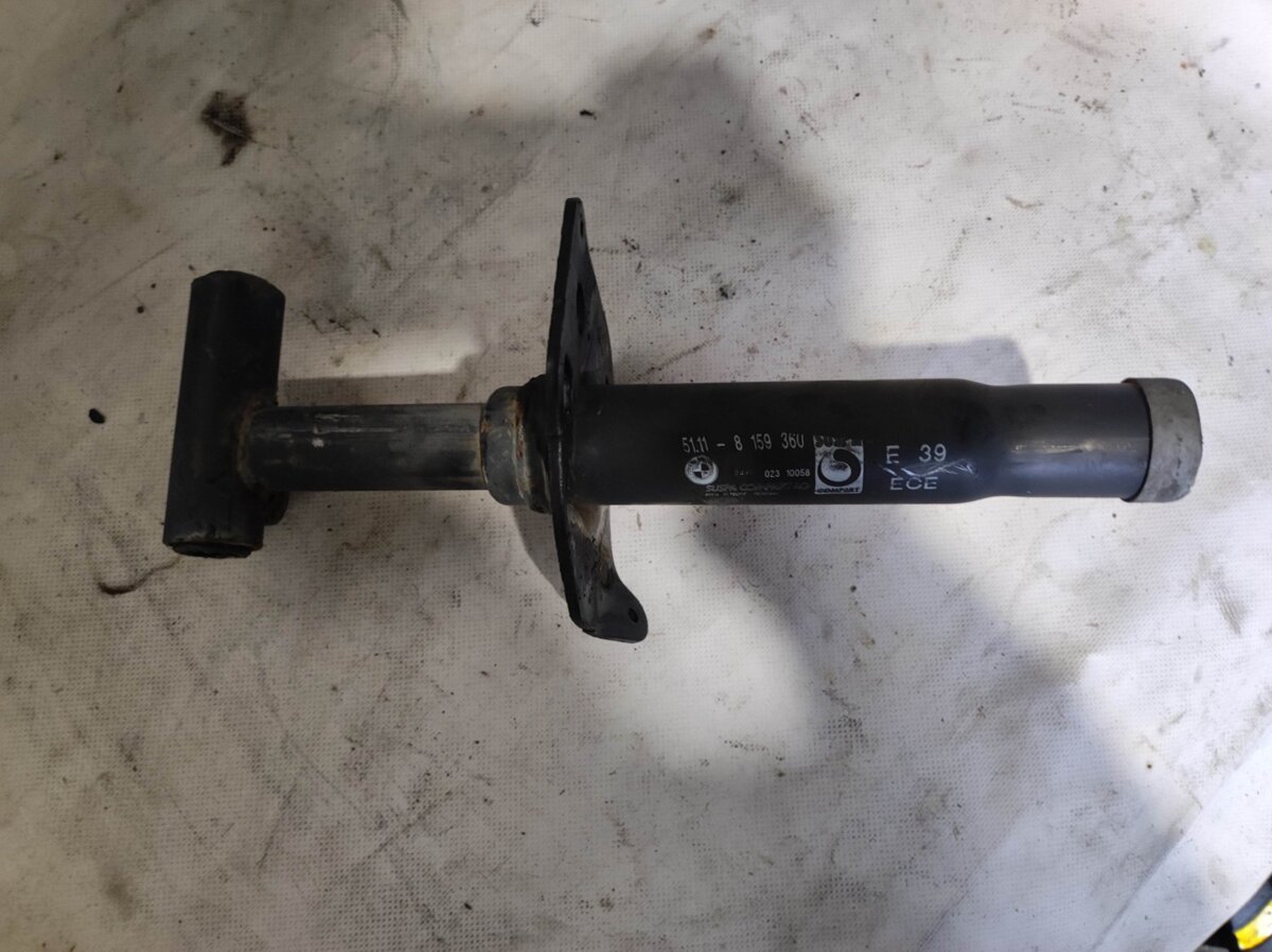 Кронштейн усилителя переднего бампера прав BMW 5 Series E39 (1995-2003) 51118159360