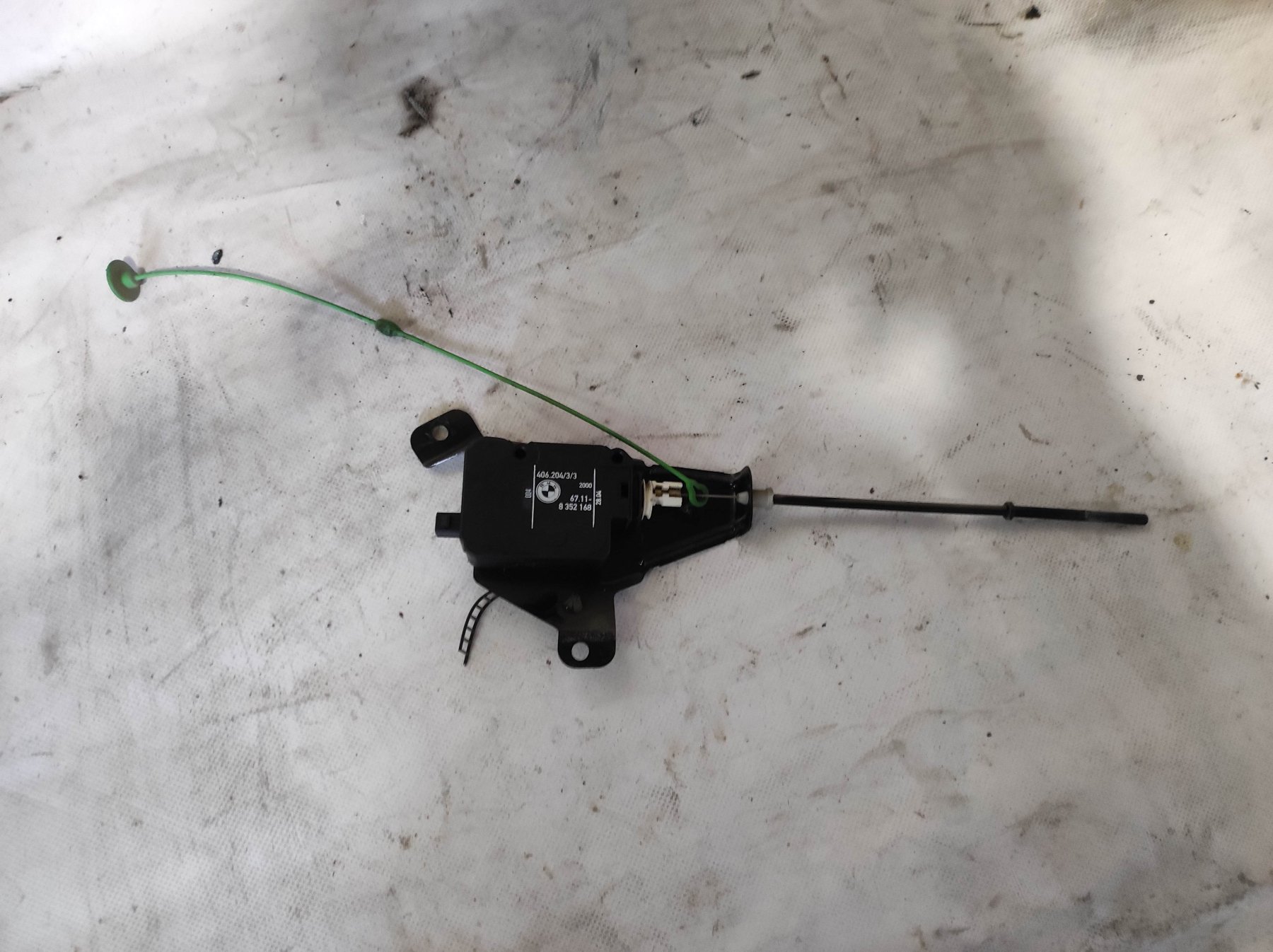 лічинка замка паливного бака; замок відкривання лючка бензобаку BMW 5 Series E39 (1995-2003) 67118352168