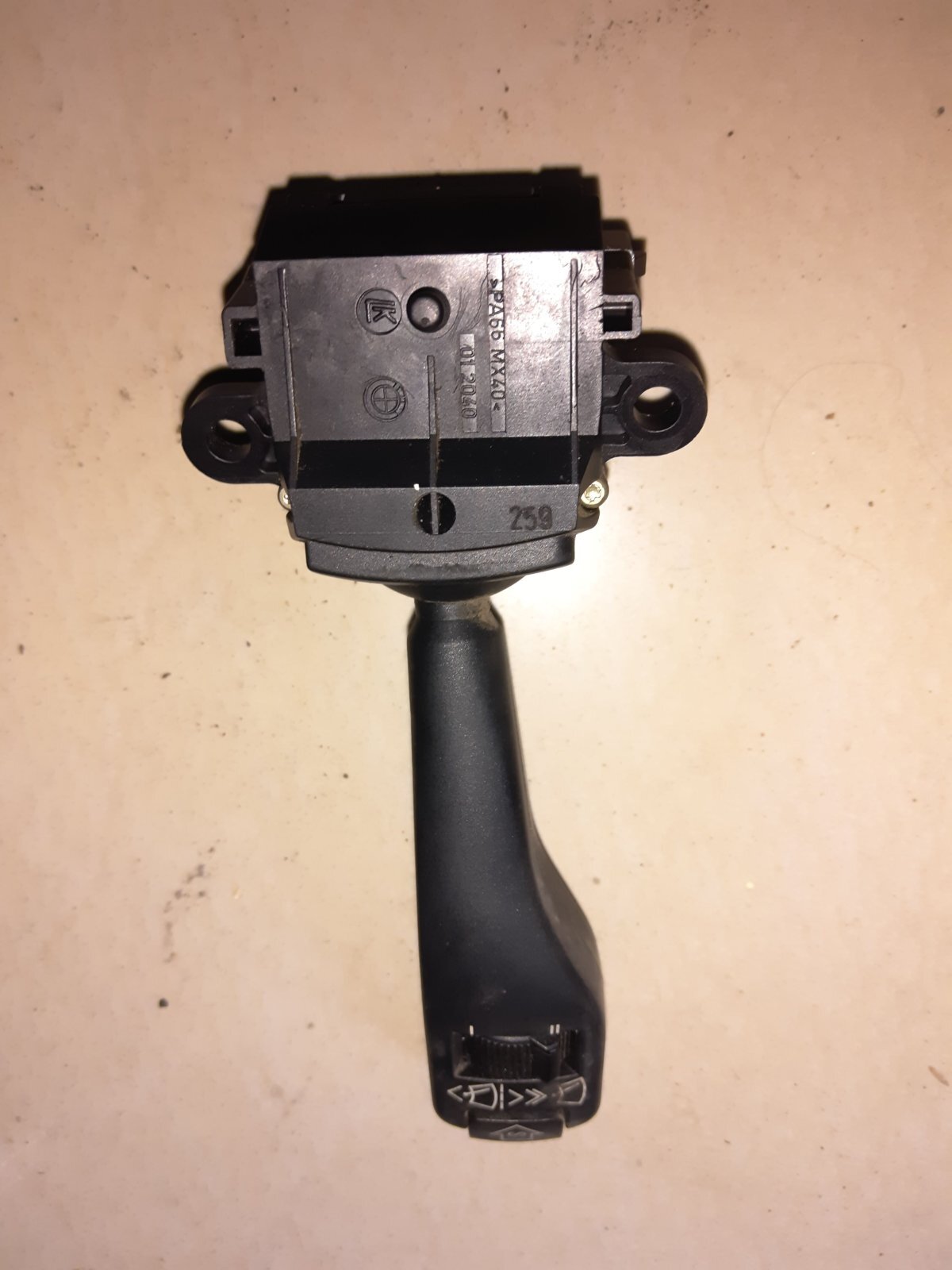 Перемикач під кермовий правий BMW 5 Series E39 (1995-2003) 8375408