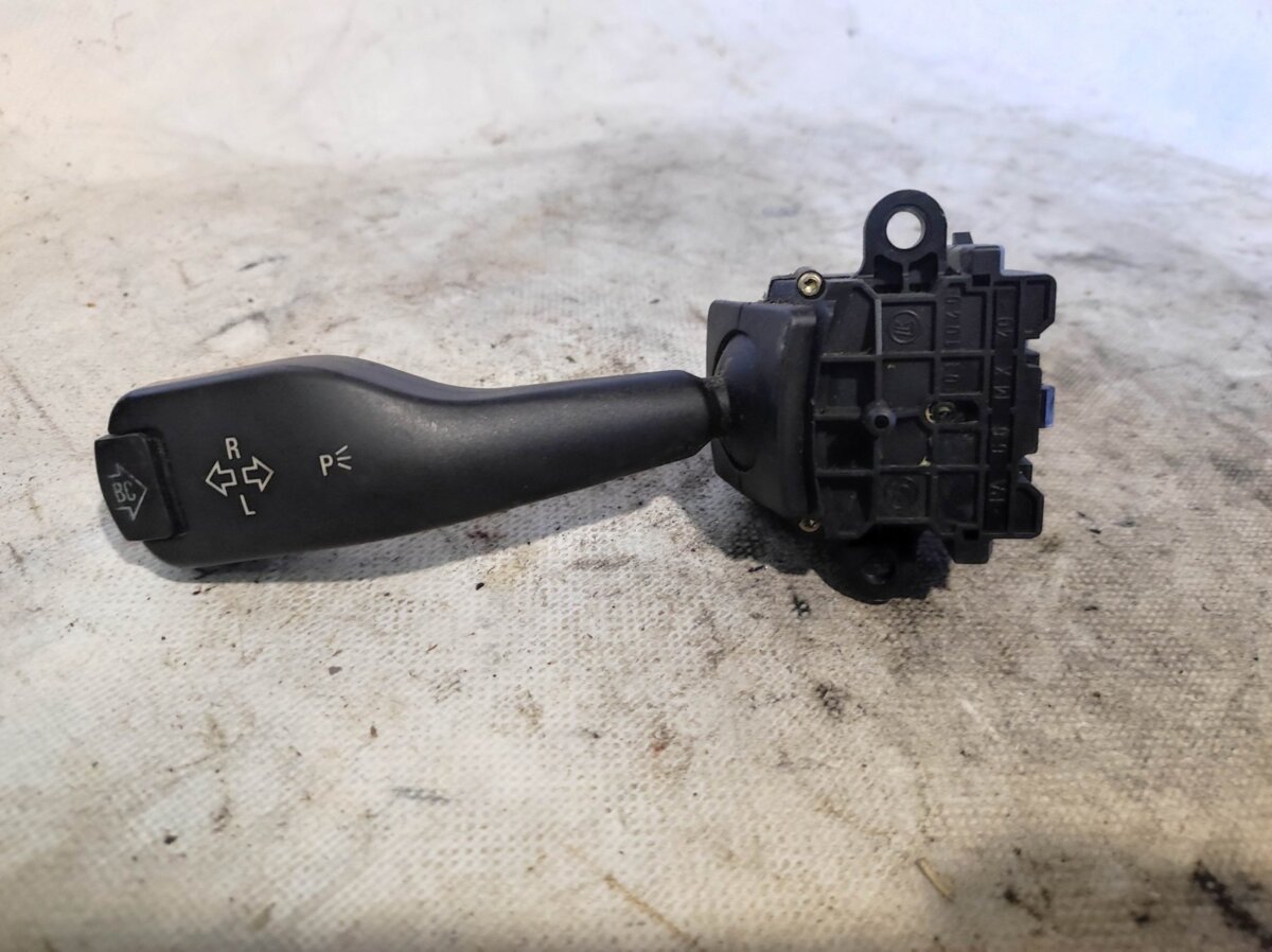 перемикач підкермовий лівий BMW 5 Series E39 (1995-2003) 8363668