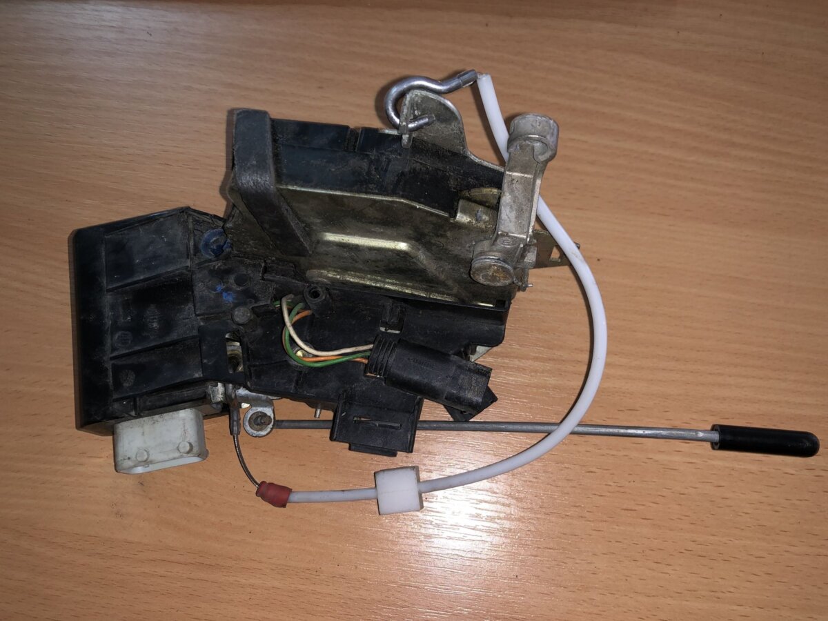 Підсилювач замка дверей BMW 5 Series E39 (1995-2003) 8352165