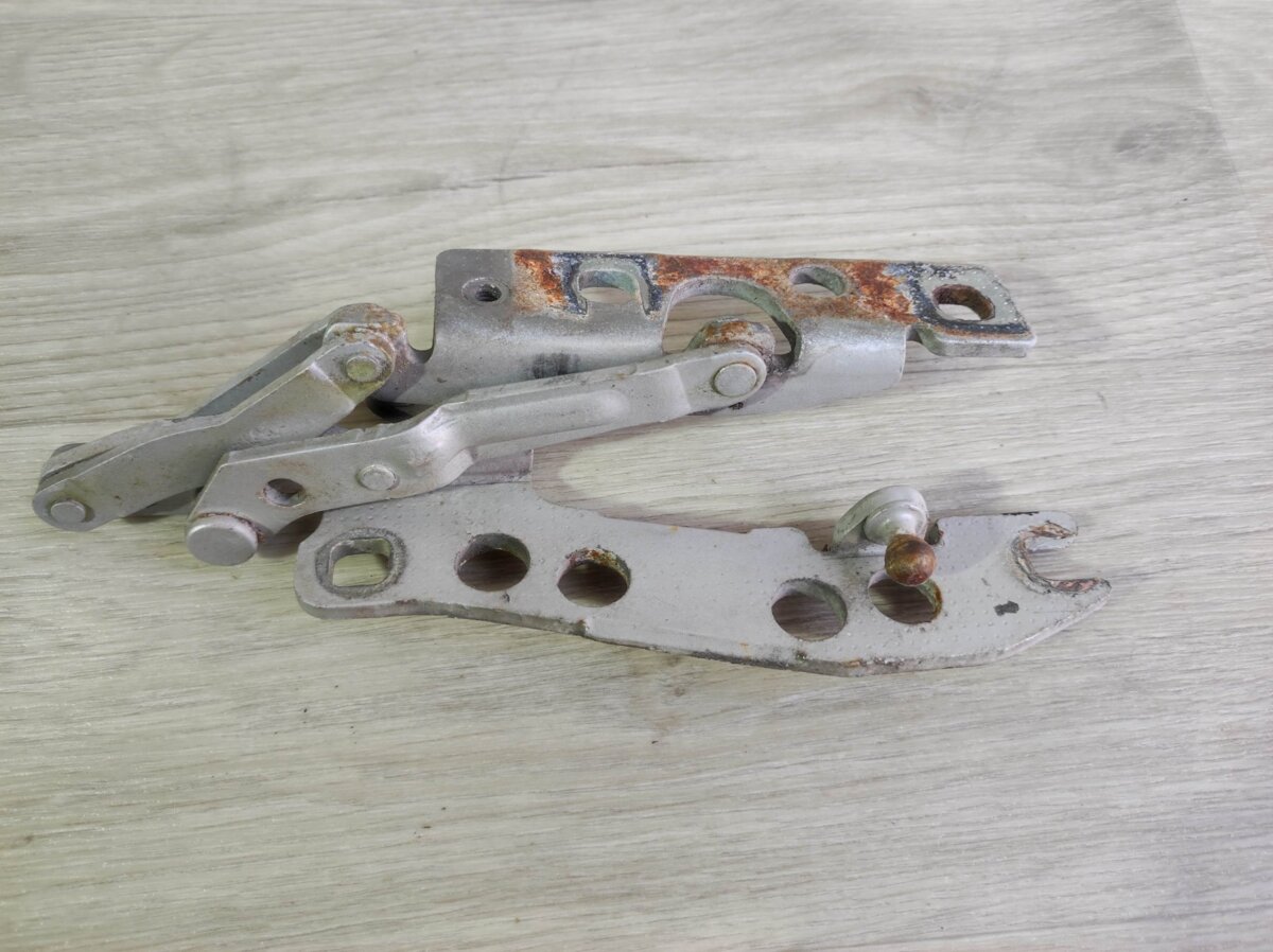 завіс капота, правий BMW 5 Series E39 (1995-2003) 41618203276