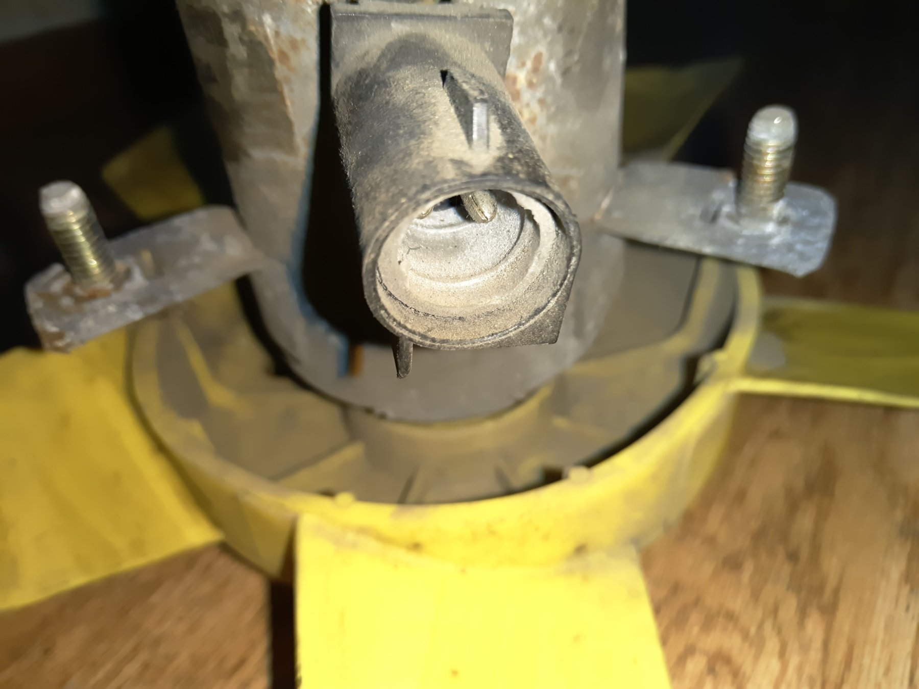 дифузор радіатора охолодження, в зборі з мотором і крильчаткою; дифузор радіатора охолодження, в зборі з двигуном і крильчаткою Ford Fiesta MK4 (1995-2002) 6171117