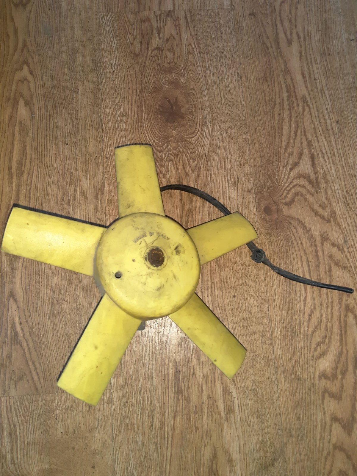 дифузор радіатора охолодження, в зборі з мотором і крильчаткою; дифузор радіатора охолодження, в зборі з двигуном і крильчаткою Ford Fiesta MK4 (1995-2002) 6171117