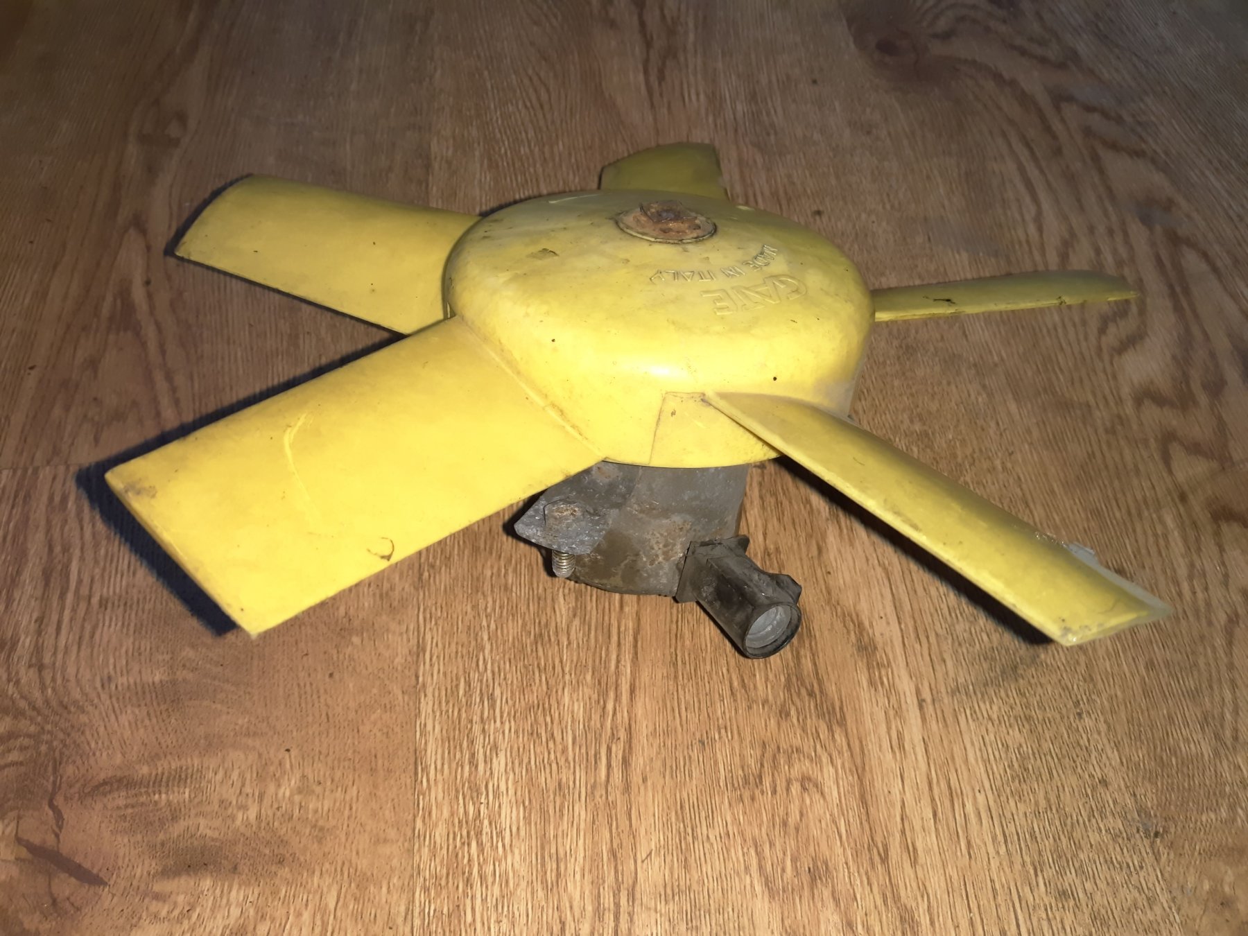 дифузор радіатора охолодження, в зборі з мотором і крильчаткою; дифузор радіатора охолодження, в зборі з двигуном і крильчаткою Ford Fiesta MK4 (1995-2002) 6171117