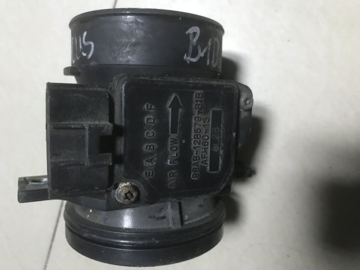 витратомір повітря Ford Focus MK1 (1998-2005),Mondeo MK3 (2000-2007),Transit Connect (2002-до тепер) 98AB12B579B1B