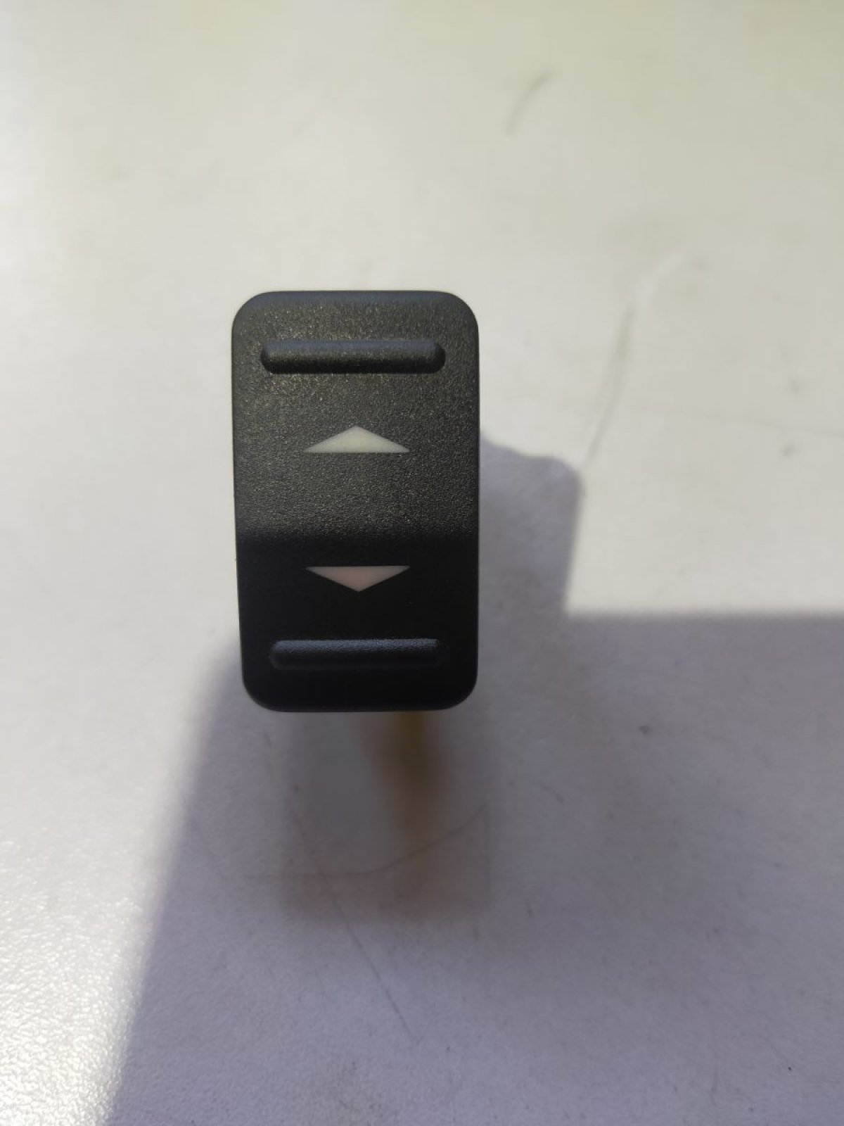 кнопка підйомника переднього правого скла; кнопка вмикання двигуна склопідіймача передня права Ford Mondeo MK4 (2007-2014) 6M2T14529AD