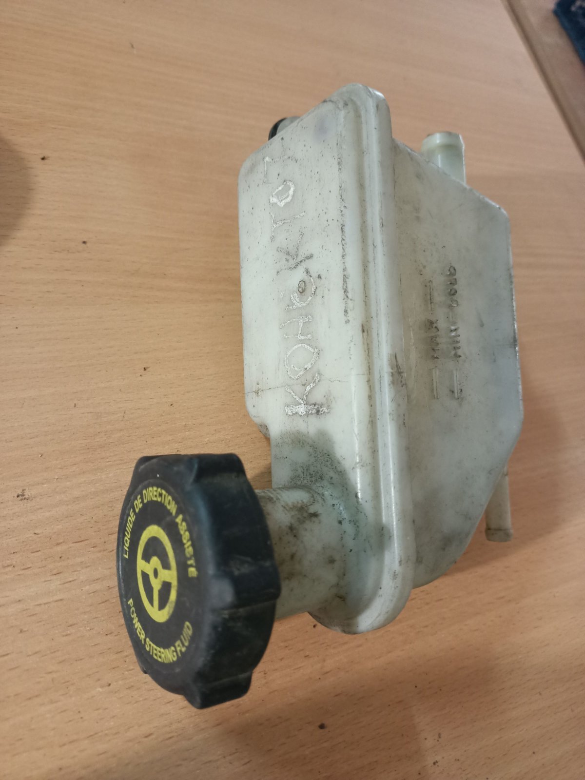 БАЧОК ГИДРОУСИЛИТЕЛЯ CONNECT 02-06 Ford Transit Connect (2002-до тепер) 7T163R700AC