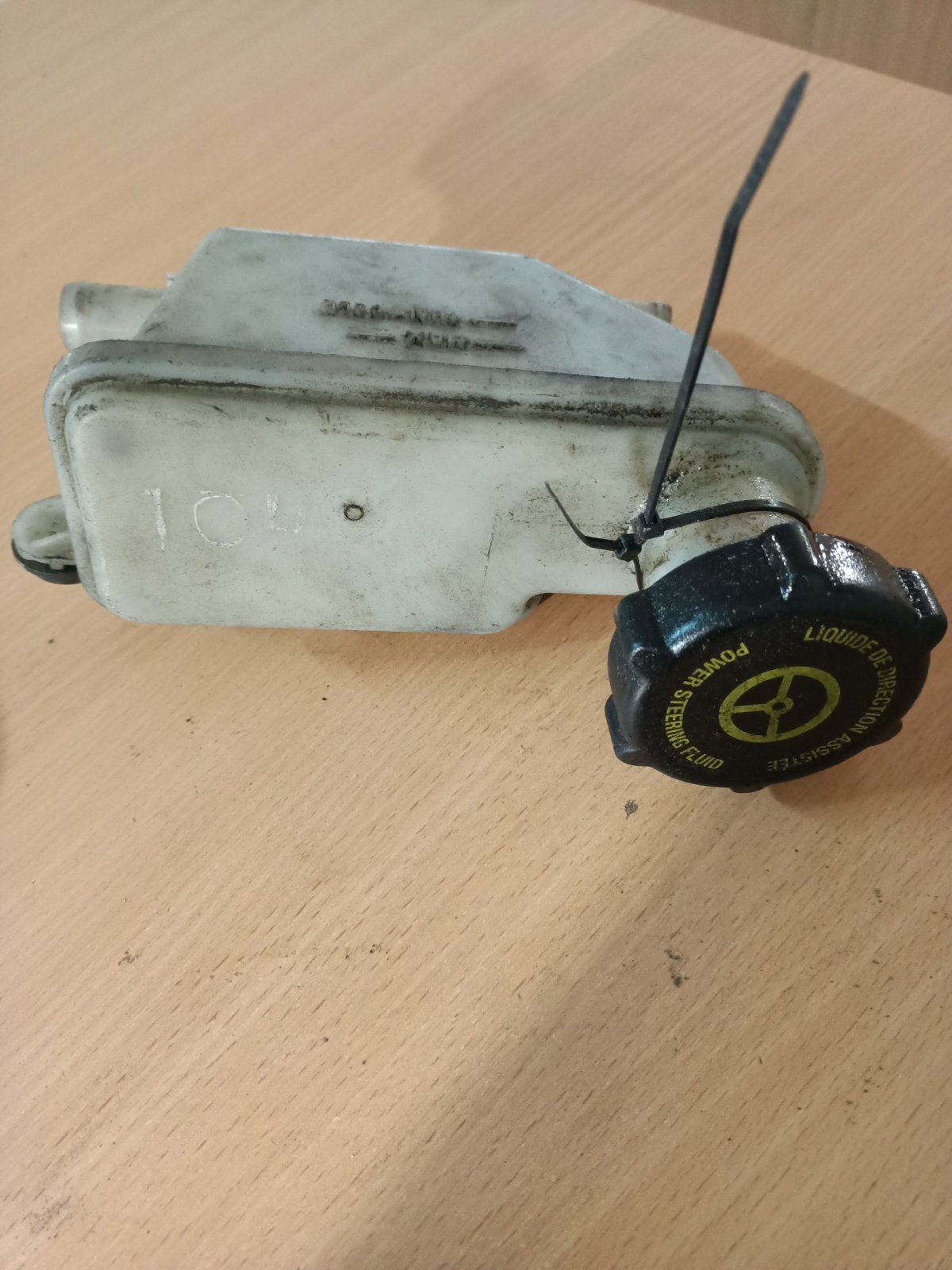 БАЧОК ГИДРОУСИЛИТЕЛЯ CONNECT 02-06 Ford Transit Connect (2002-до тепер) 7T163R700AC