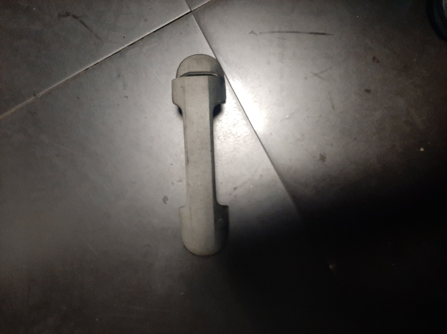 Ручка дверей зовнішня  передня права -09 Ford Transit Connect (2002-до тепер) 4385855