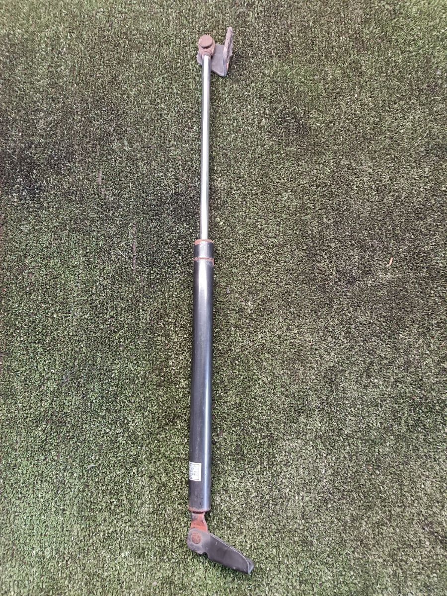 Амортизатор капота правий Hyundai Terracan HP (2001-2007) 81160H1000