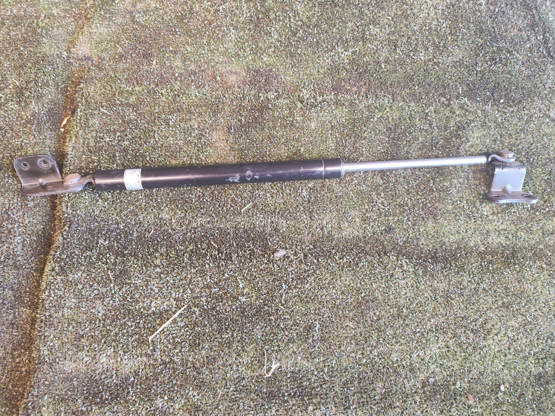 Амортизатор капота правий Hyundai Terracan HP (2001-2007) 81160H1000