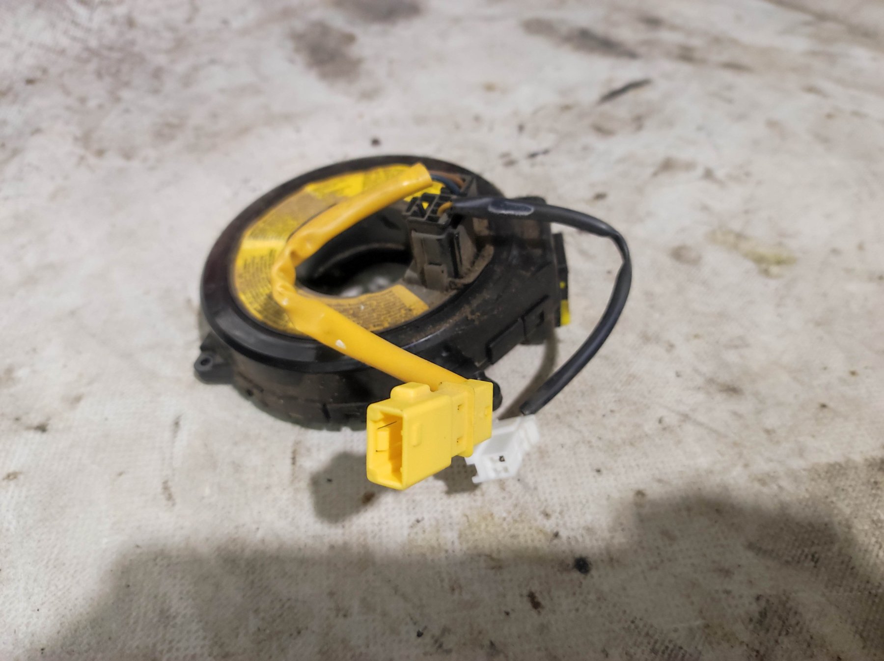 касета airbag; кільце айрбег контактне; кільце ейрбег контактне; кільце подушки безпеки; кільце рульового airbag; контактне кільце подушки безпеки; контактний блок подушки безпеки; підрульові контактна кільце; спіраль airbag; шлейф airbag; шлейф керма; кі